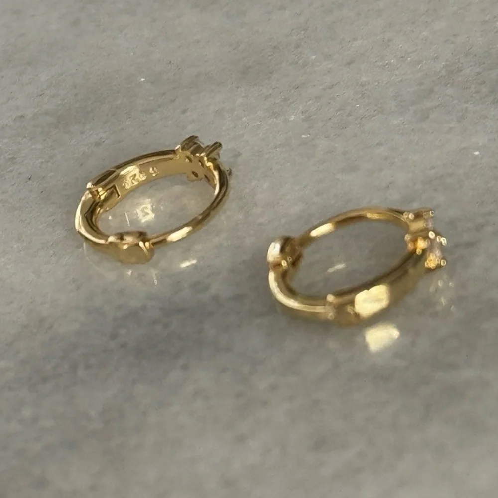 Gold Crystal Flower Huggie Hoop Earrings Brand New - Picture 4 of 6